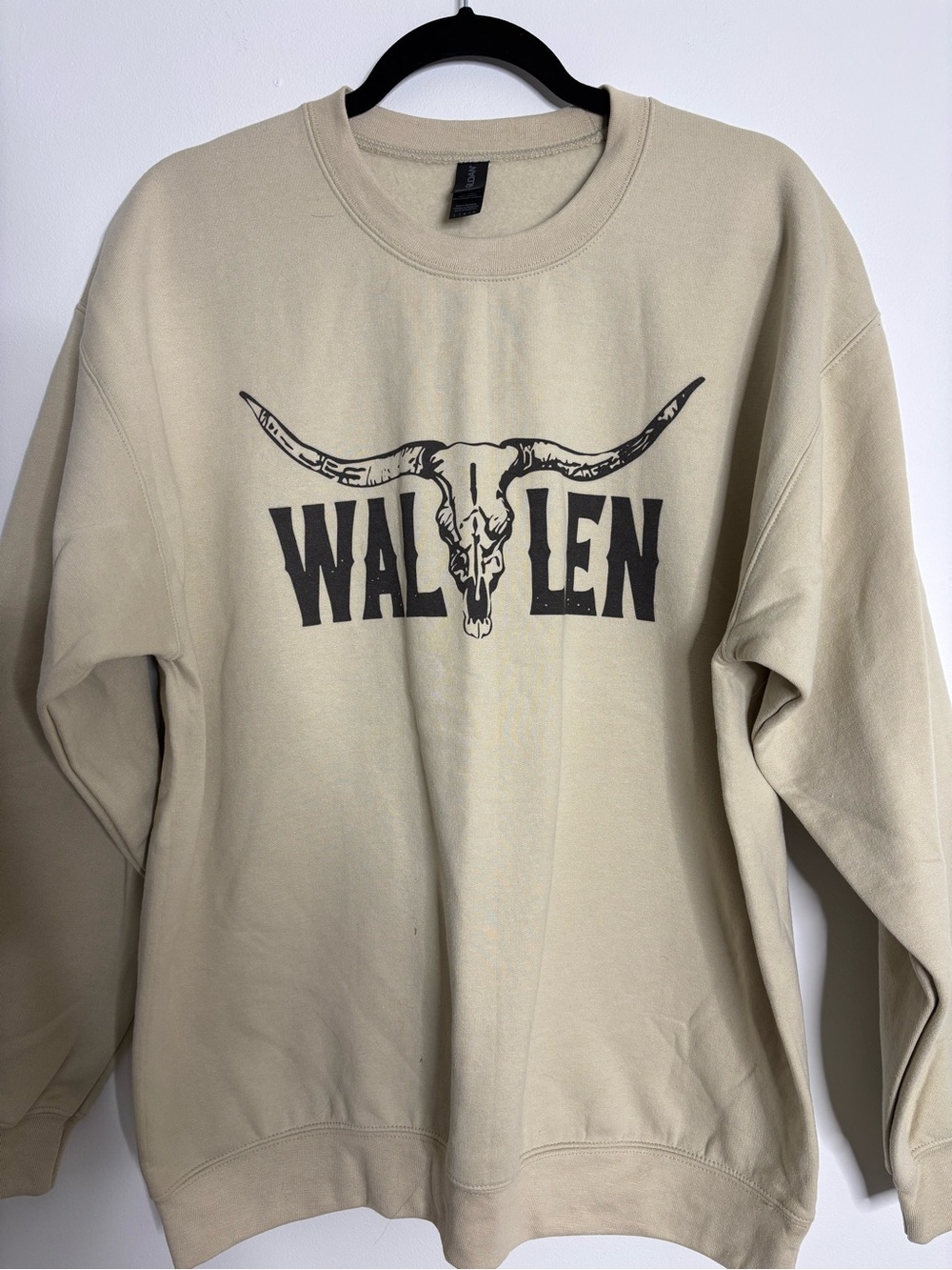 Gildan Cream Crewneck Sweatshirt with Black Longhorn Graphic